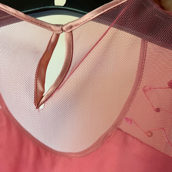 STUNNING Vintage Max Azria Collection embellished shell/top with sheer back - Picture 4 of 5